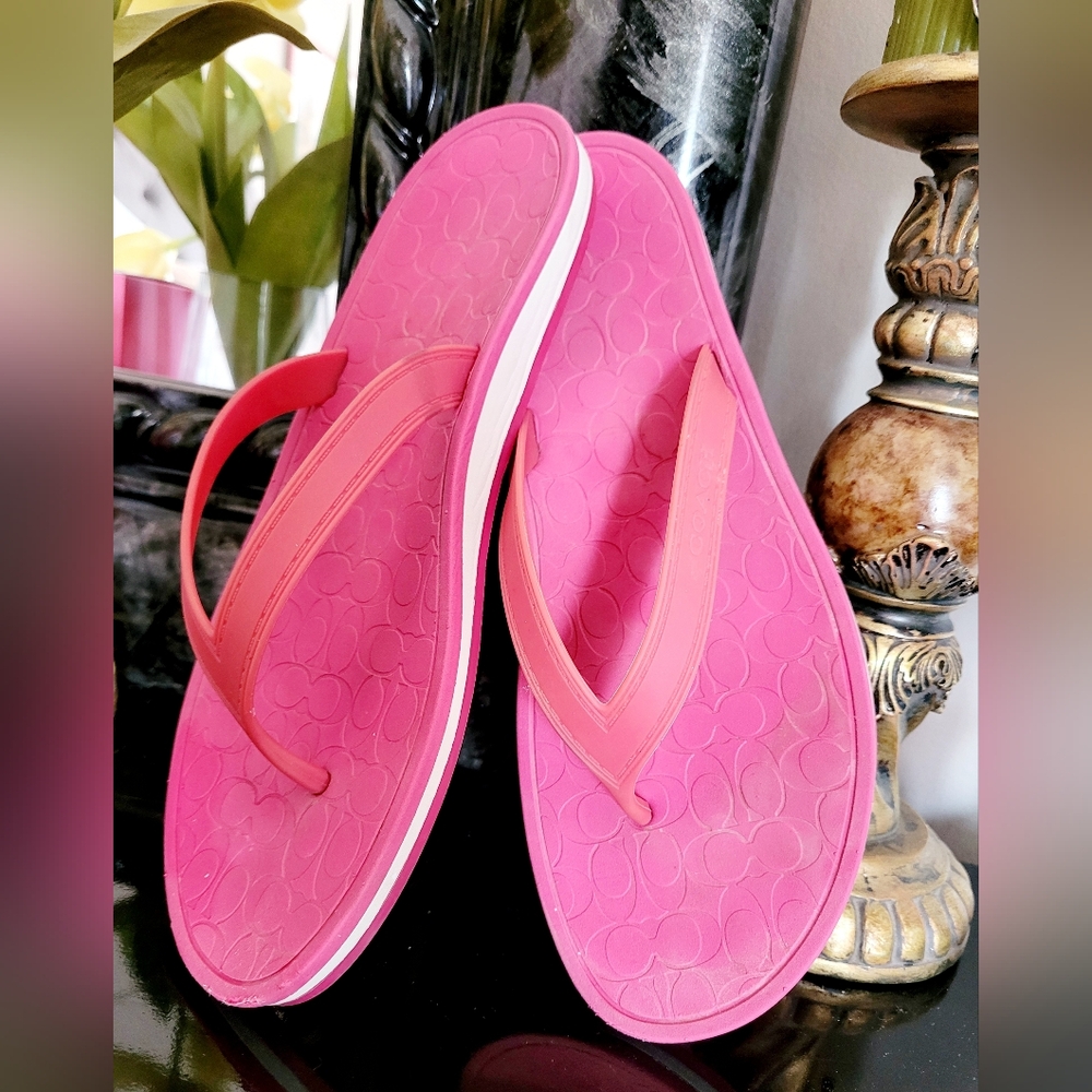 Coach Dahlia Hot Pink Rubber Flip Flops Thong Sandals US 9 Women's